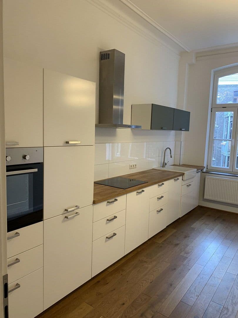 Prenájom bytu 4-izbový 112 m², Trimbornstrasse 11, Köln, Severné Porýnie - Westfálsko Prenájom bytu 4-izbový 112 m², Trimbornstrasse 11, Köln, Severné Porýnie - Westfálsko