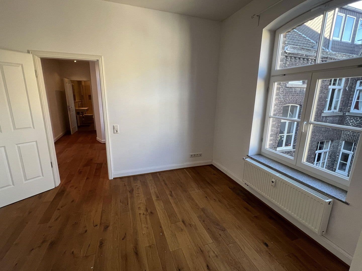 Prenájom bytu 4-izbový 112 m², Trimbornstrasse 11, Köln, Severné Porýnie - Westfálsko Prenájom bytu 4-izbový 112 m², Trimbornstrasse 11, Köln, Severné Porýnie - Westfálsko