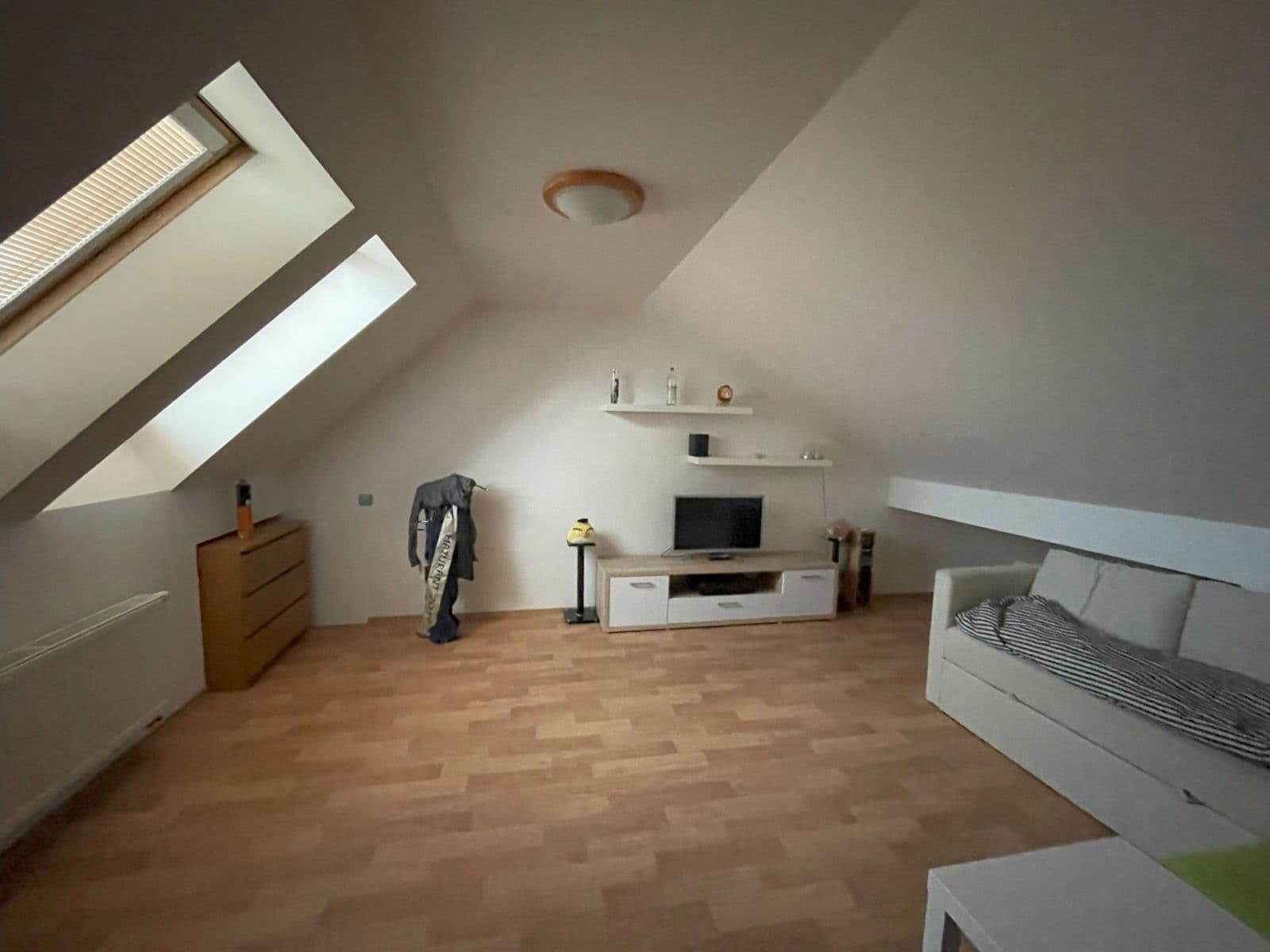 Prenájom bytu 5-izbový 120 m², Neveklov, Středočeský kraj Prenájom bytu 5-izbový 120 m², Neveklov, Středočeský kraj