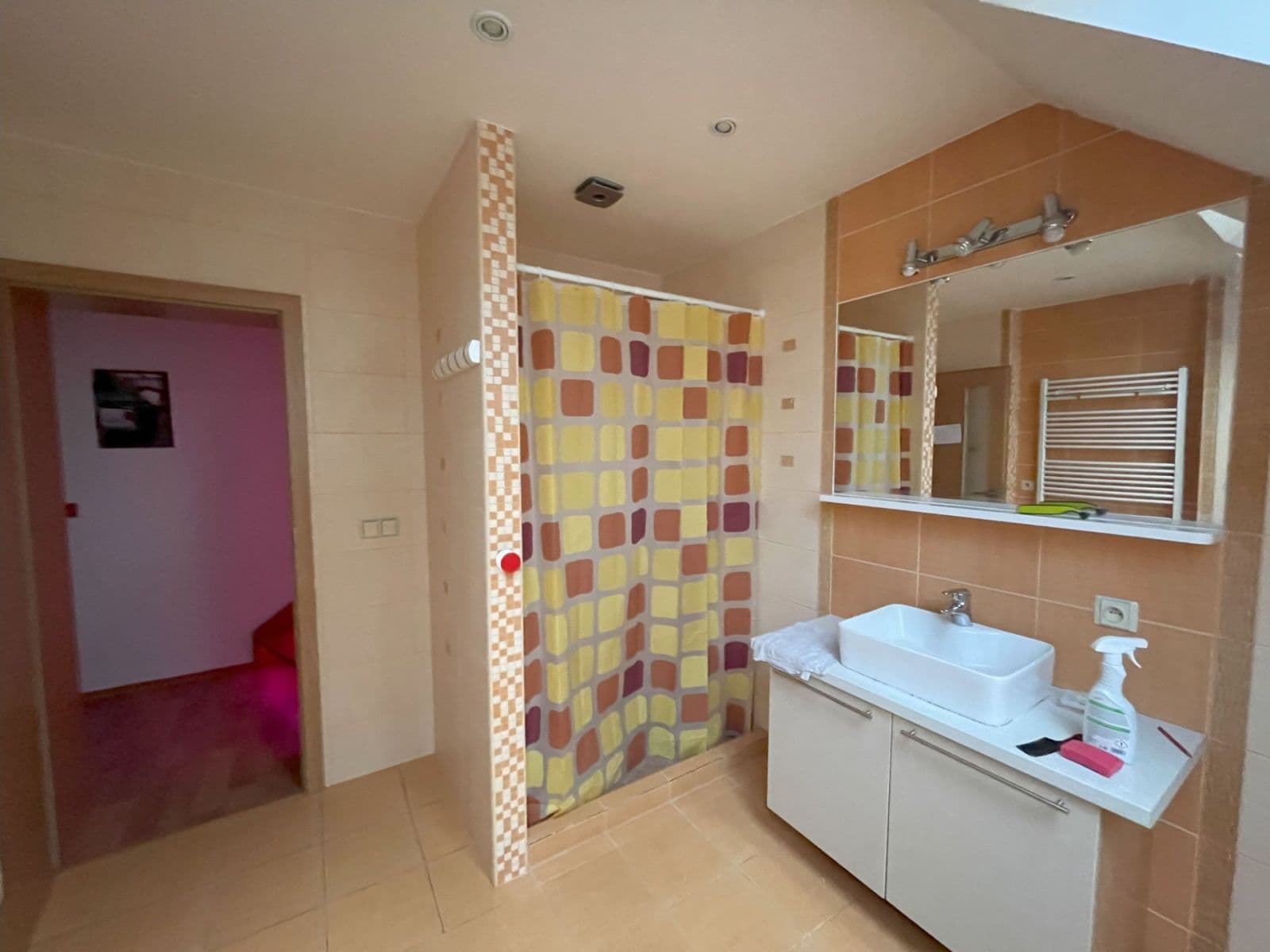 Prenájom bytu 5-izbový 120 m², Neveklov, Středočeský kraj Prenájom bytu 5-izbový 120 m², Neveklov, Středočeský kraj