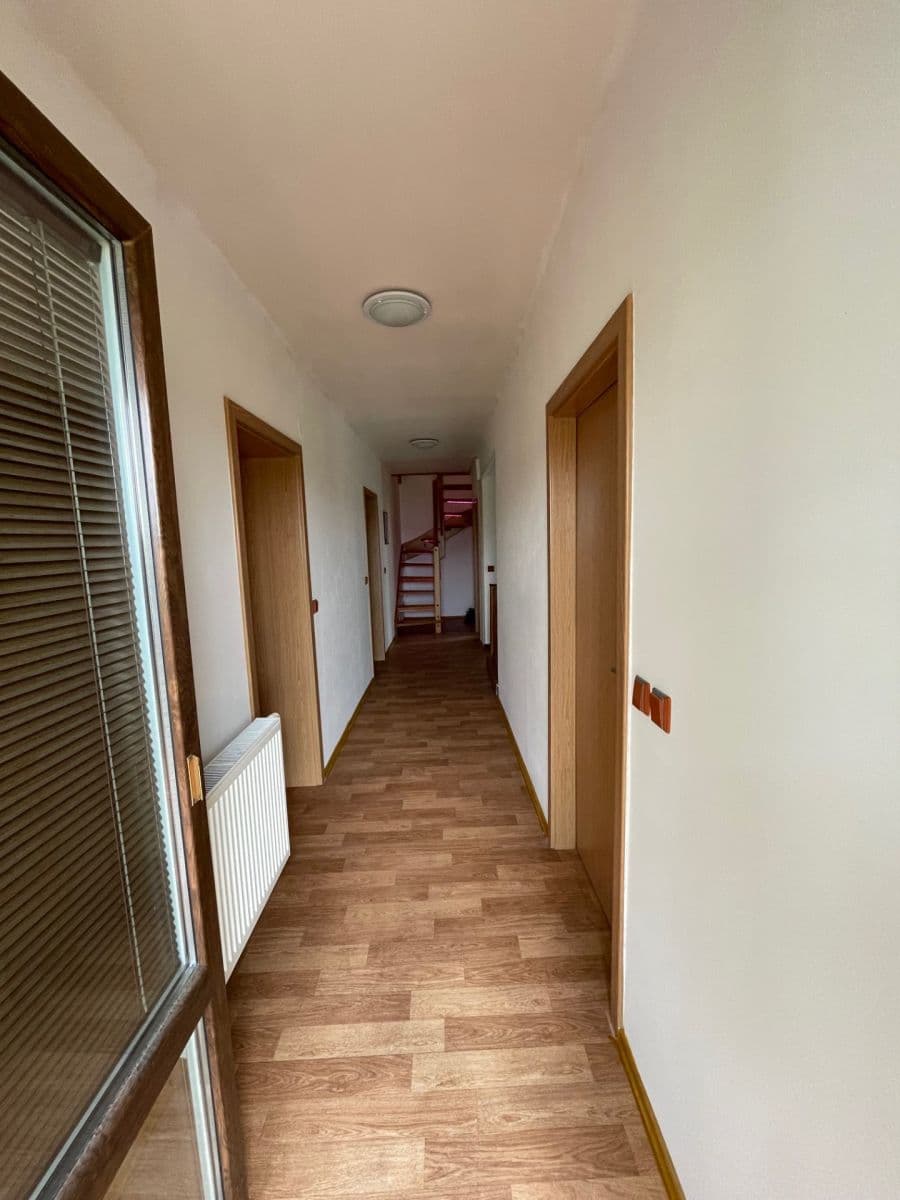 Prenájom bytu 5-izbový 120 m², Neveklov, Středočeský kraj Prenájom bytu 5-izbový 120 m², Neveklov, Středočeský kraj