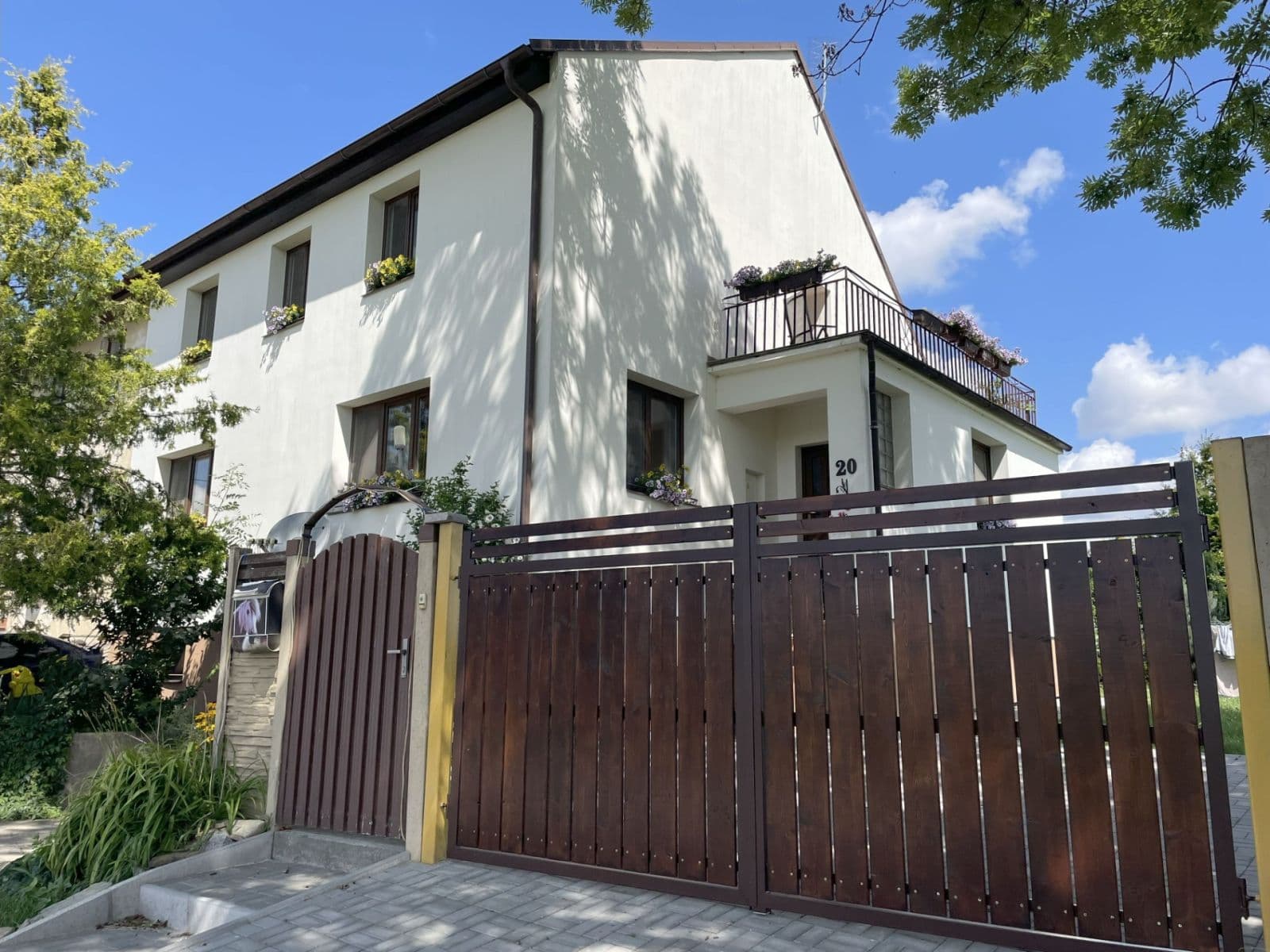 Prenájom bytu 5-izbový 120 m², Neveklov, Středočeský kraj Prenájom bytu 5-izbový 120 m², Neveklov, Středočeský kraj