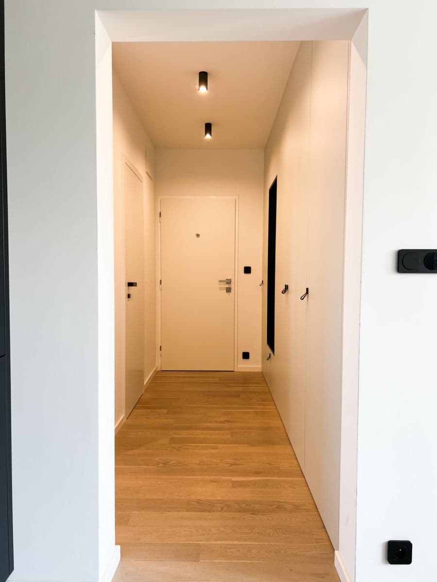 Prenájom bytu 3-izbový 55 m², Angolská, Praha, Praha Prenájom bytu 3-izbový 55 m², Angolská, Praha, Praha