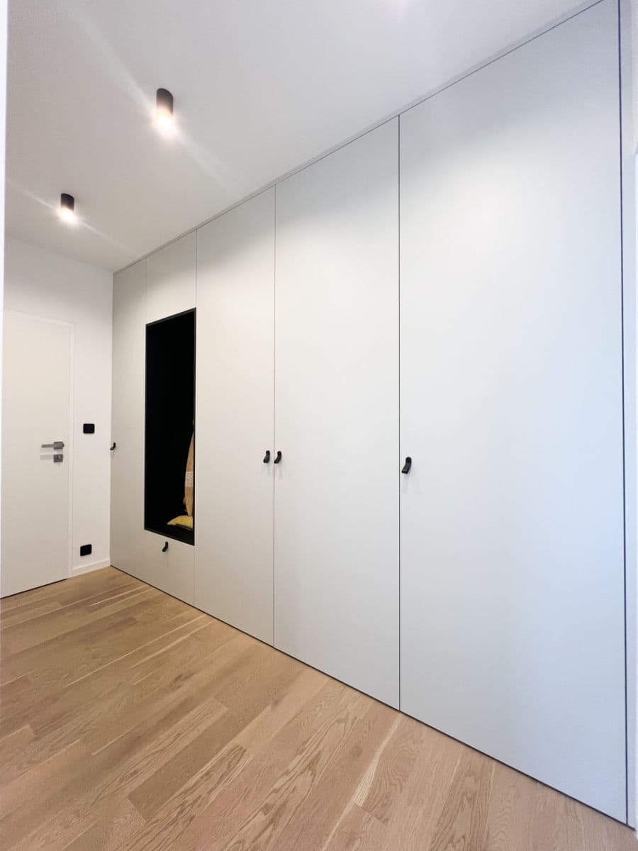 Prenájom bytu 3-izbový 55 m², Angolská, Praha, Praha Prenájom bytu 3-izbový 55 m², Angolská, Praha, Praha