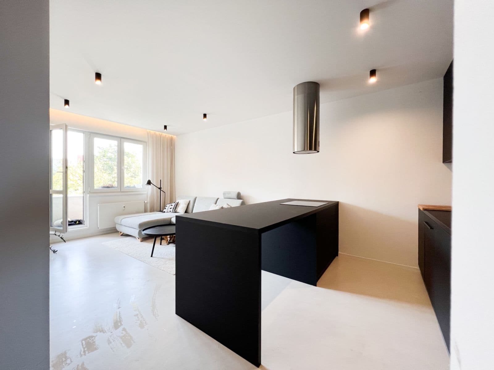 Prenájom bytu 3-izbový 55 m², Angolská, Praha, Praha Prenájom bytu 3-izbový 55 m², Angolská, Praha, Praha