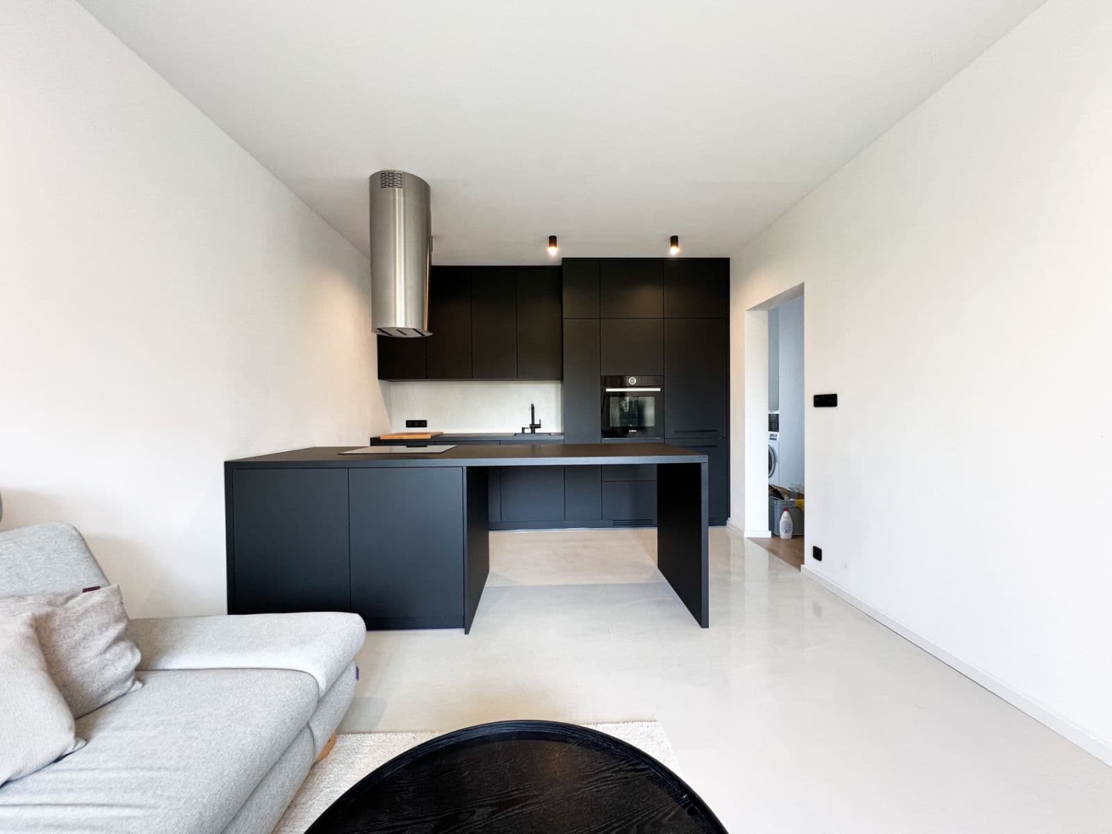 Prenájom bytu 3-izbový 55 m², Angolská, Praha, Praha Prenájom bytu 3-izbový 55 m², Angolská, Praha, Praha