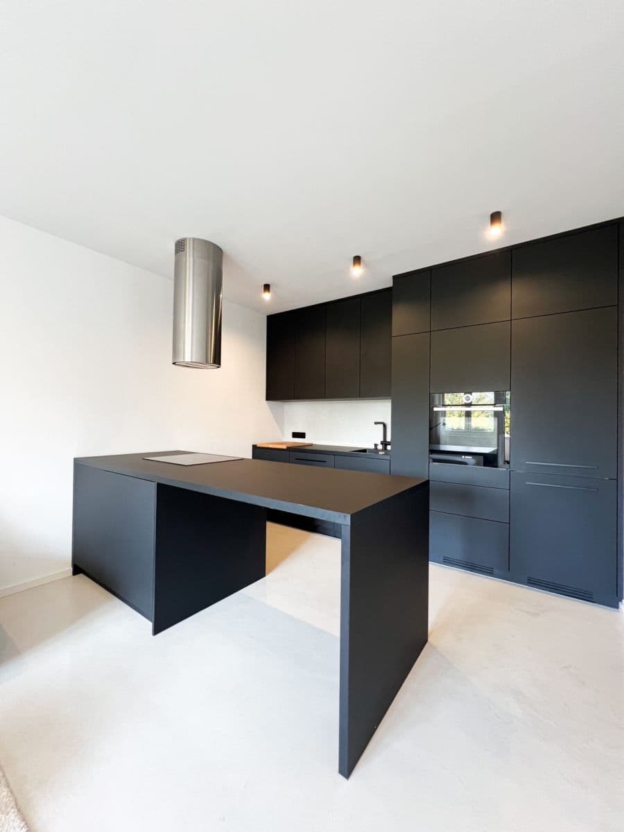 Prenájom bytu 3-izbový 55 m², Angolská, Praha, Praha Prenájom bytu 3-izbový 55 m², Angolská, Praha, Praha