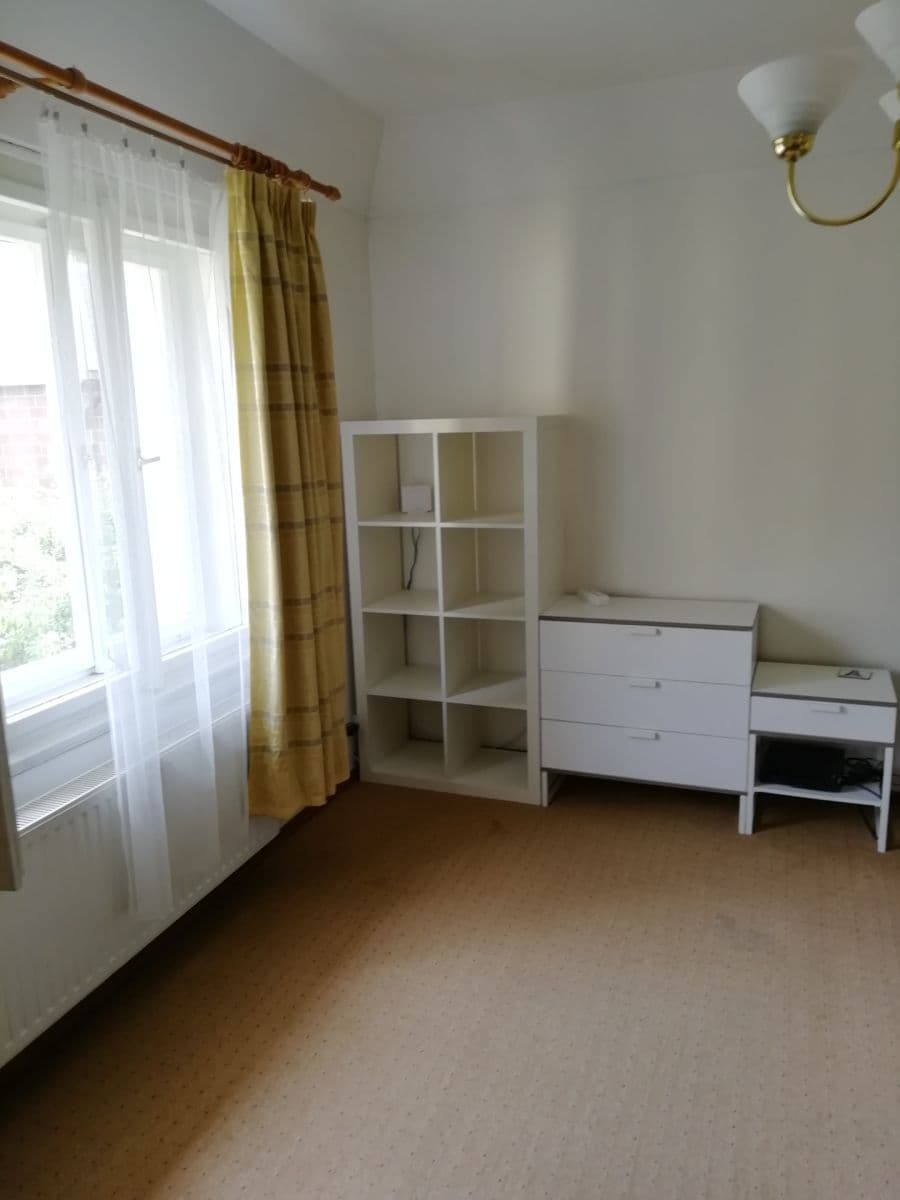Prenájom bytu 1-izbový 45 m², Šatrova, Praha, Praha Prenájom bytu 1-izbový 45 m², Šatrova, Praha, Praha