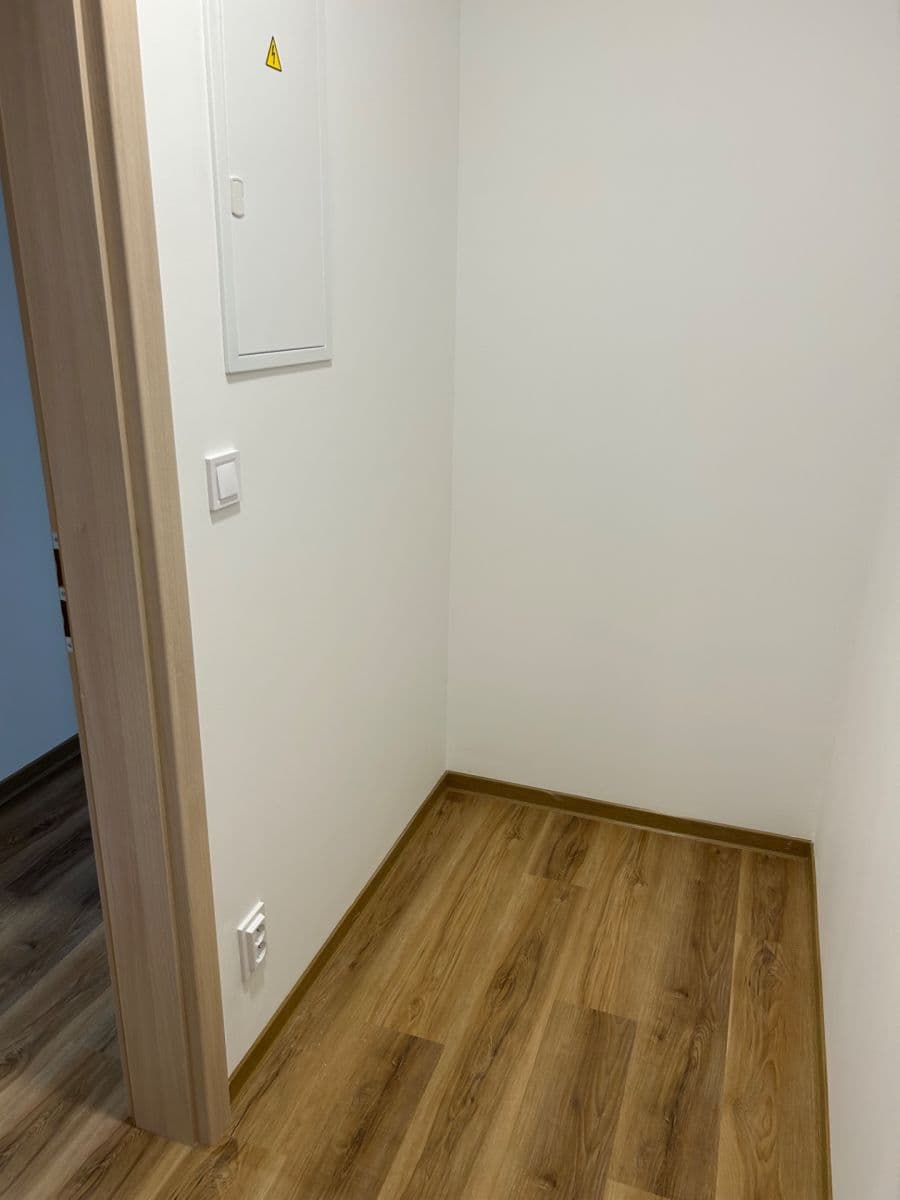 Prenájom bytu 1-izbový 35 m², Topolová, Olomouc, Olomoucký kraj Prenájom bytu 1-izbový 35 m², Topolová, Olomouc, Olomoucký kraj