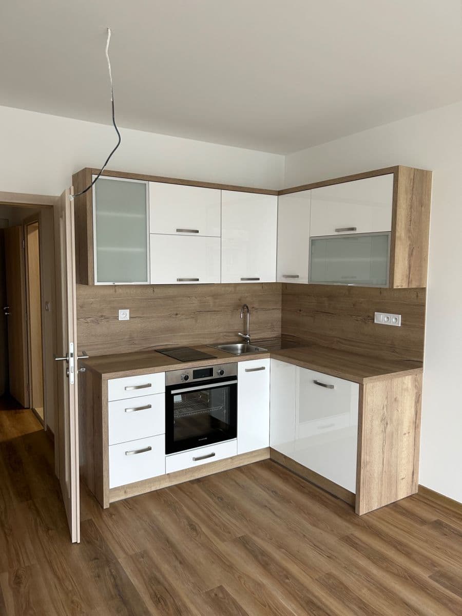 Prenájom bytu 1-izbový 35 m², Topolová, Olomouc, Olomoucký kraj Prenájom bytu 1-izbový 35 m², Topolová, Olomouc, Olomoucký kraj