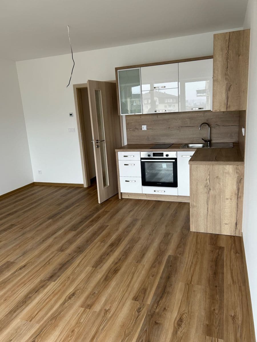 Prenájom bytu 1-izbový 35 m², Topolová, Olomouc, Olomoucký kraj Prenájom bytu 1-izbový 35 m², Topolová, Olomouc, Olomoucký kraj