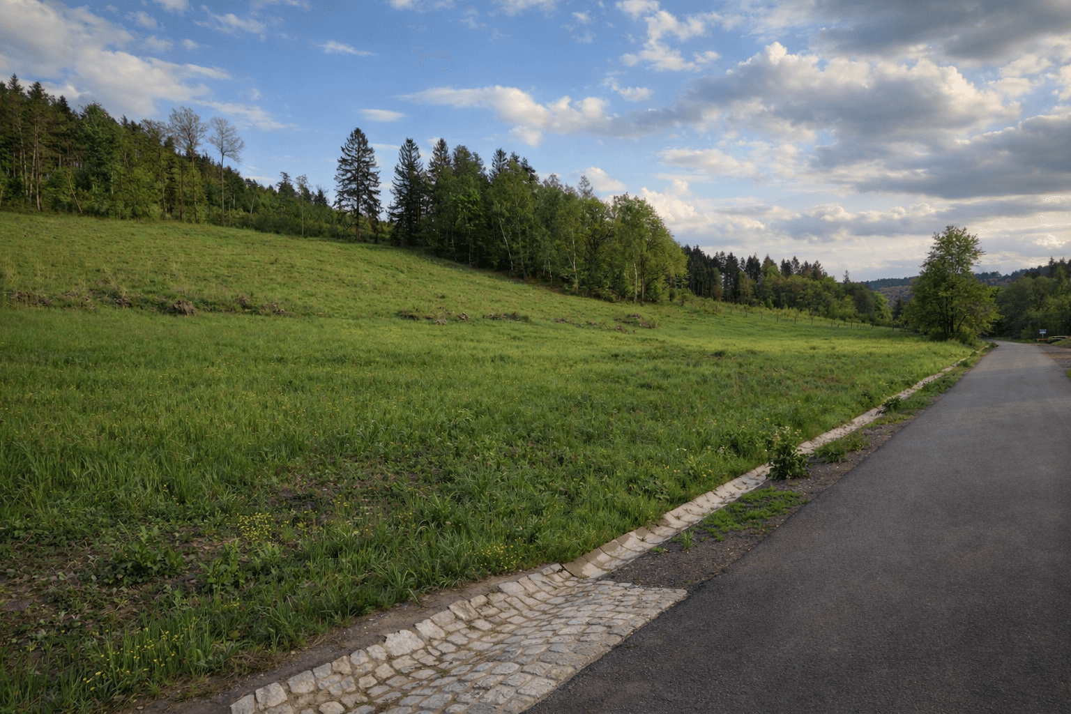 Predaj pozemku 2.493 m², Ratiboř, Zlínský kraj Predaj pozemku 2.493 m², Ratiboř, Zlínský kraj