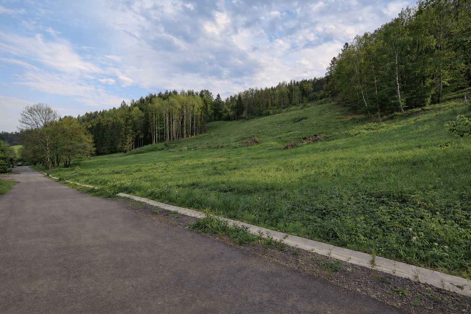 Predaj pozemku 2.493 m², Ratiboř, Zlínský kraj Predaj pozemku 2.493 m², Ratiboř, Zlínský kraj