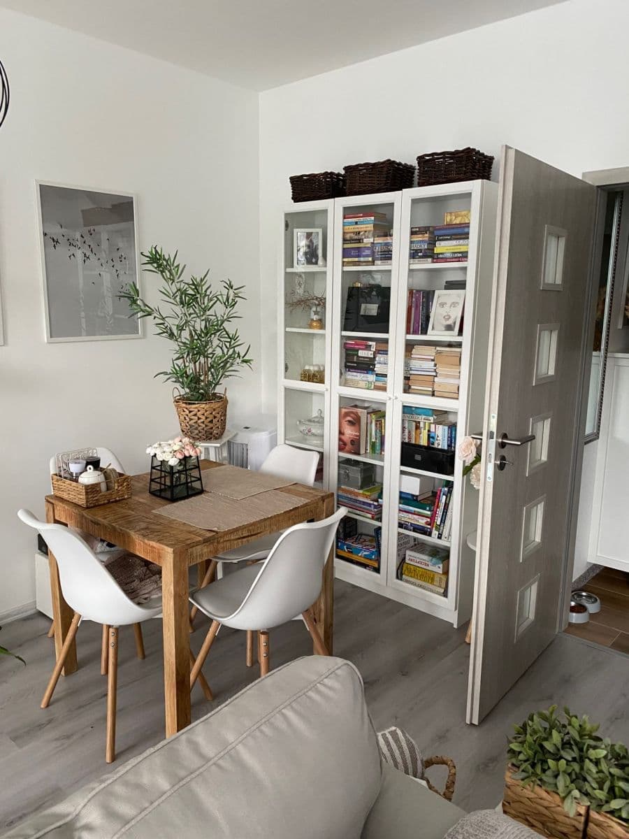 Predaj bytu 3-izbový 63 m², Višňová, Milovice, Středočeský kraj Predaj bytu 3-izbový 63 m², Višňová, Milovice, Středočeský kraj