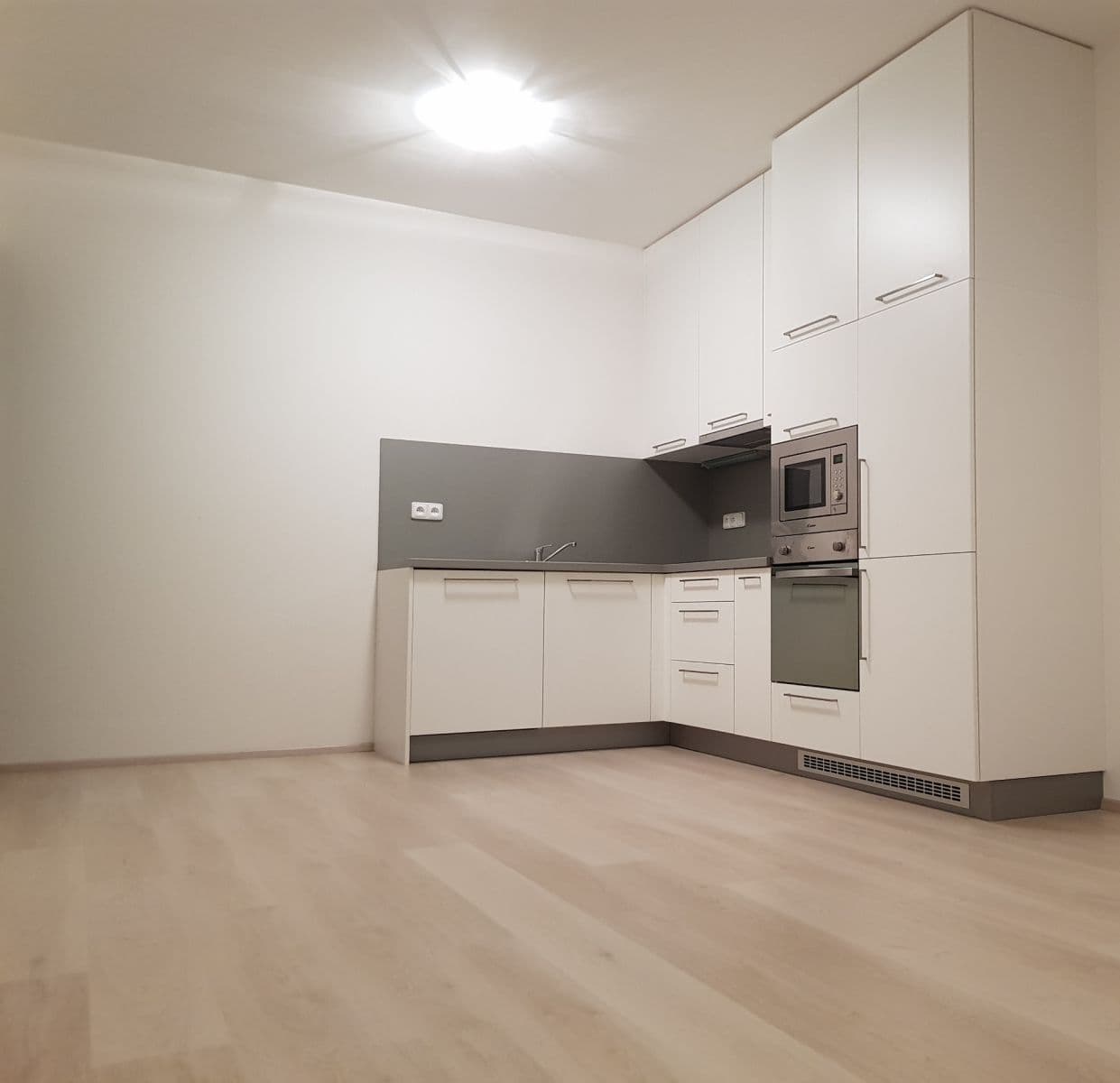 Prenájom bytu 2-izbový 43 m², Honzíkova, Praha, Praha Prenájom bytu 2-izbový 43 m², Honzíkova, Praha, Praha