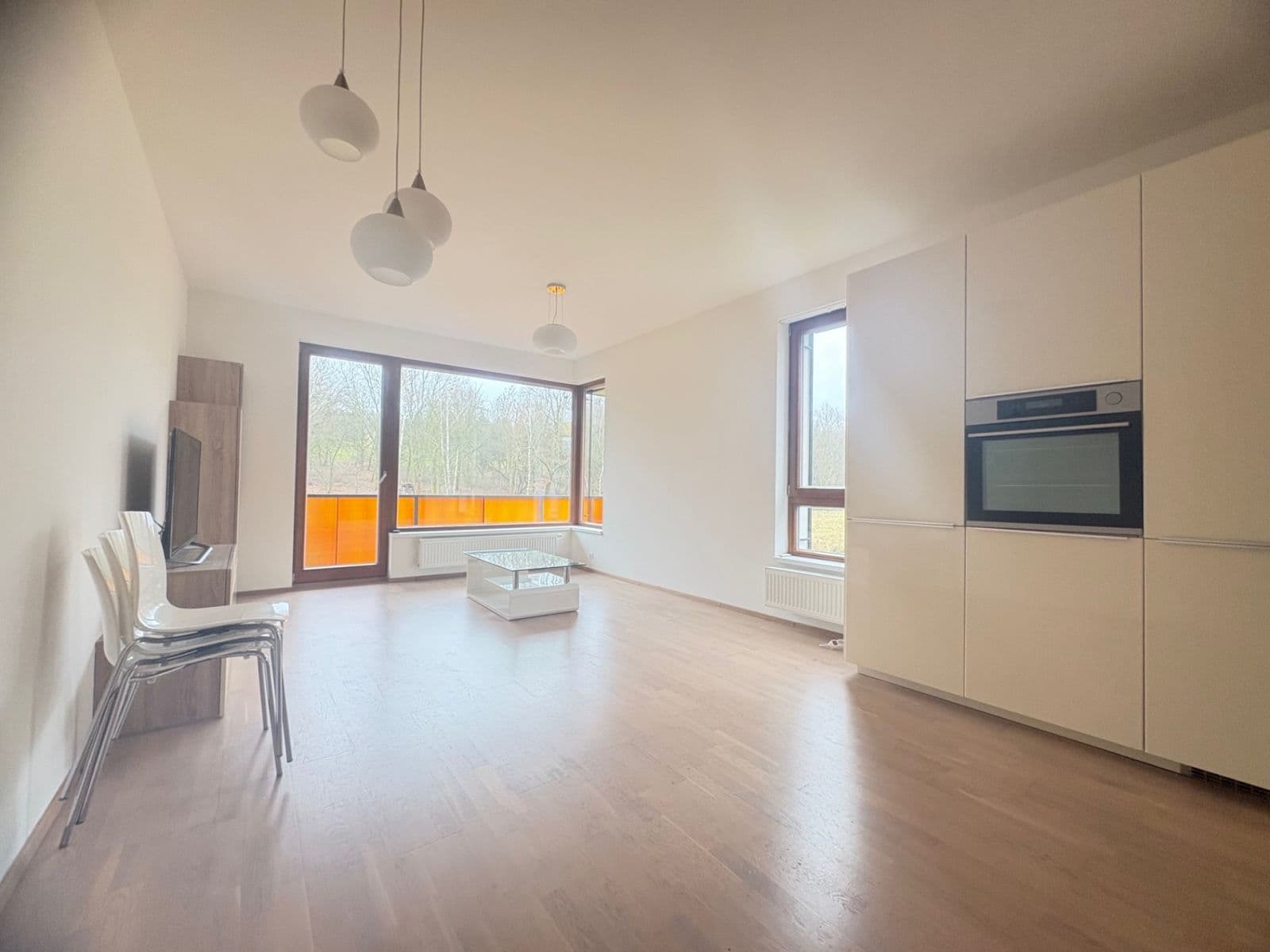 Prenájom bytu 3-izbový 79 m², Plzeňská, Praha, Praha Prenájom bytu 3-izbový 79 m², Plzeňská, Praha, Praha