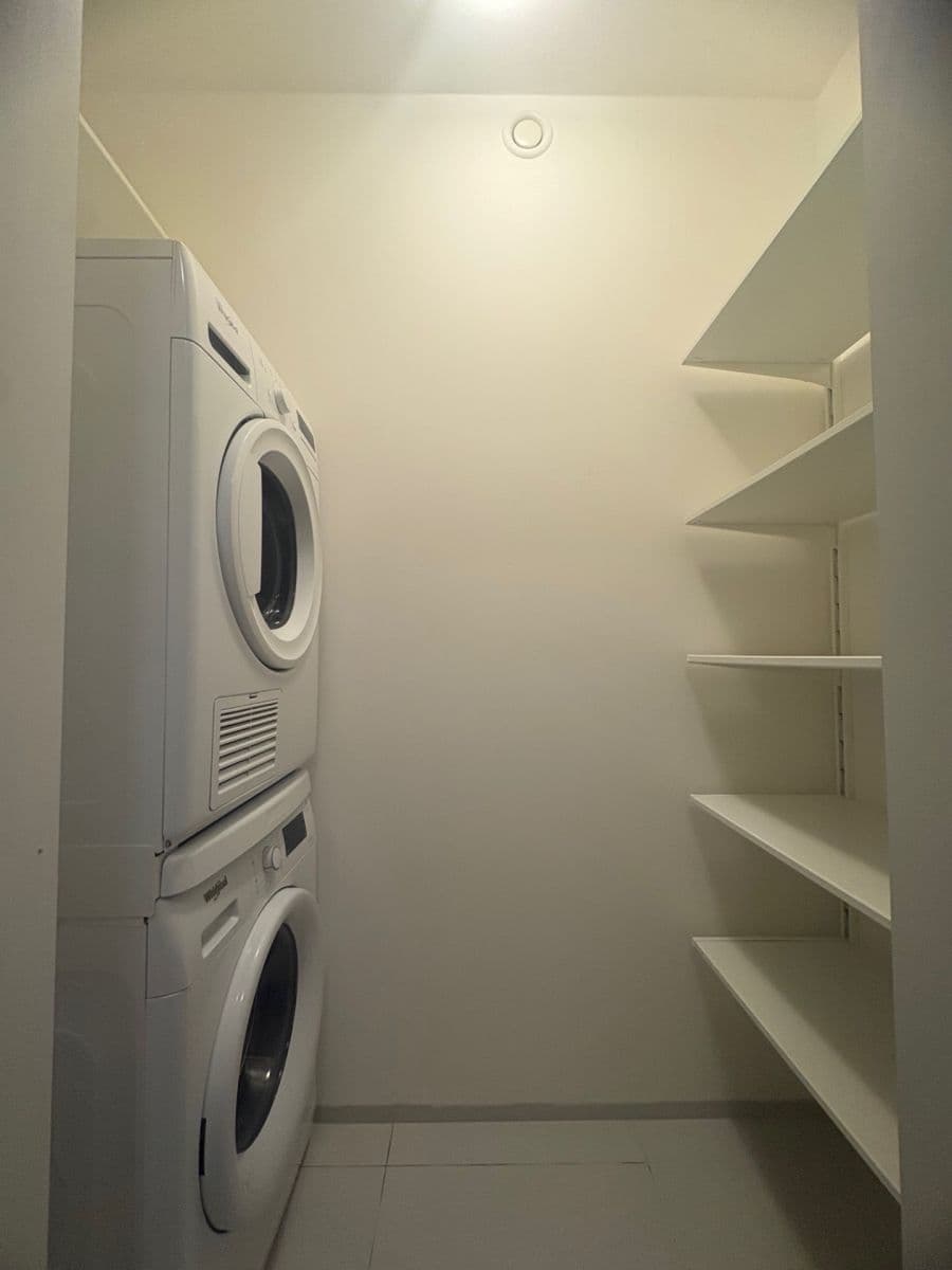 Prenájom bytu 3-izbový 79 m², Plzeňská, Praha, Praha Prenájom bytu 3-izbový 79 m², Plzeňská, Praha, Praha