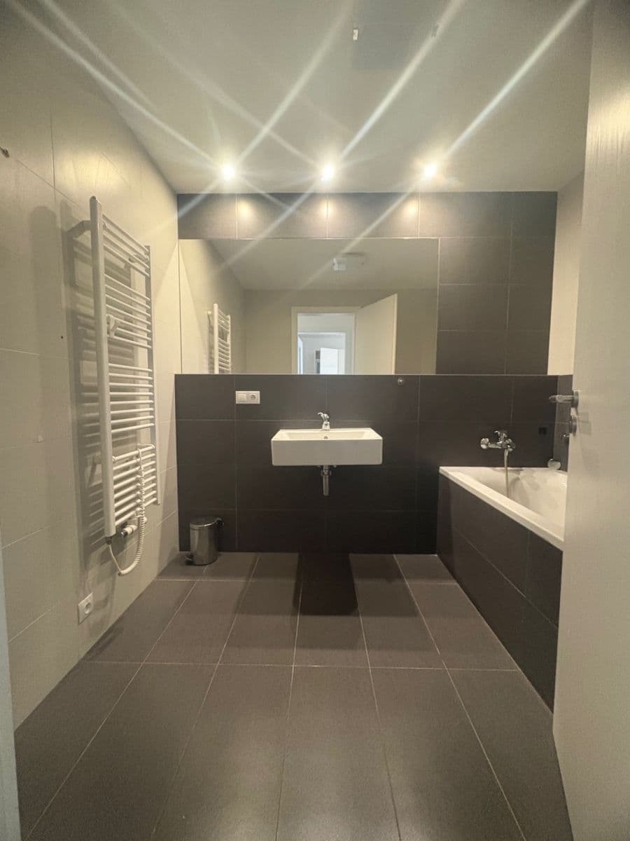 Prenájom bytu 3-izbový 79 m², Plzeňská, Praha, Praha Prenájom bytu 3-izbový 79 m², Plzeňská, Praha, Praha