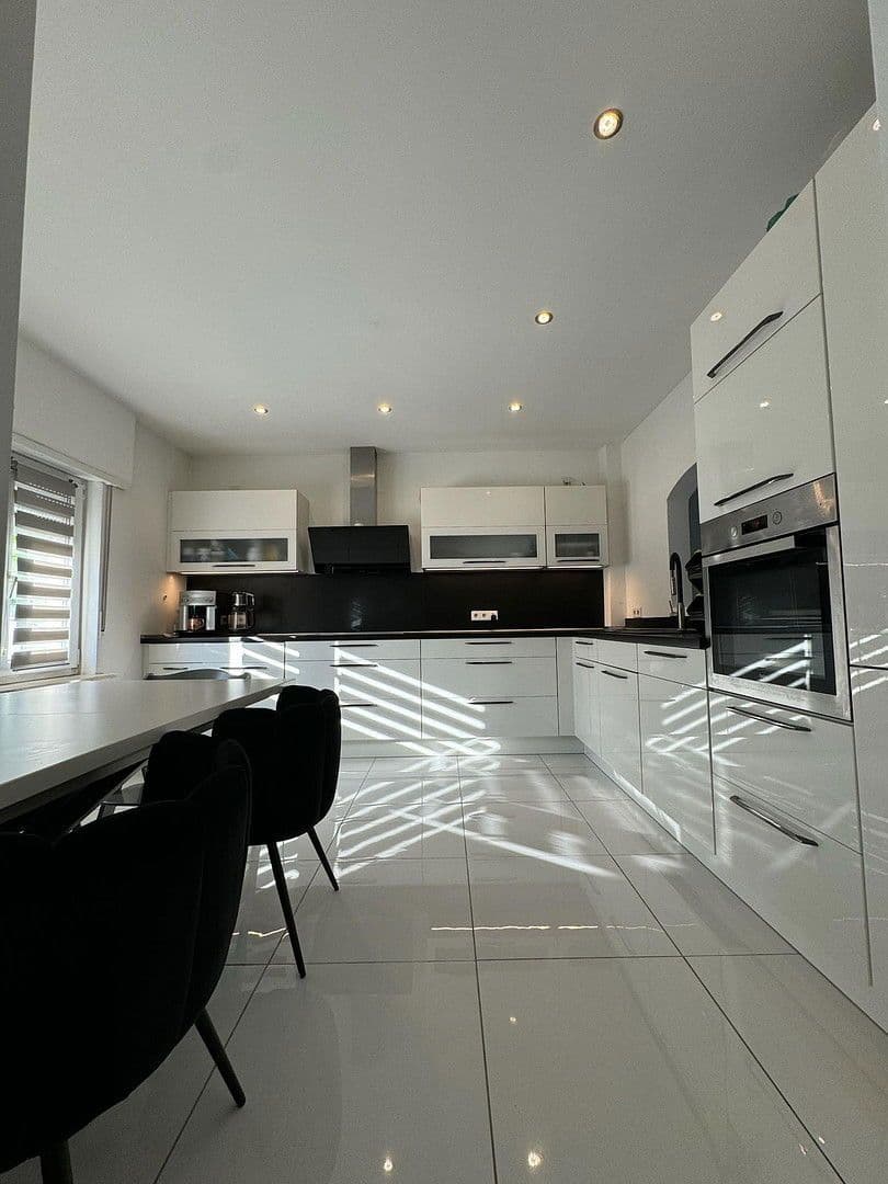 Predaj domu 100 m², pozemek 119 m², Hockenheim, Bádensko-Wurttembersko Predaj domu 100 m², pozemek 119 m², Hockenheim, Bádensko-Wurttembersko