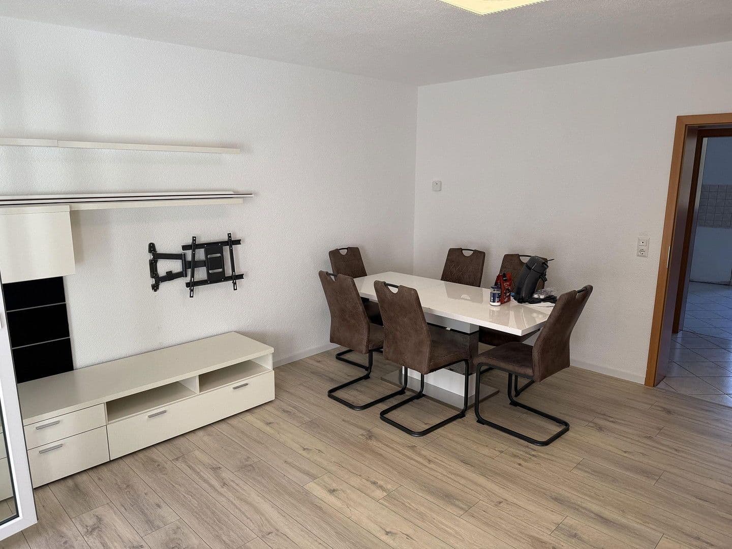 Prenájom bytu 3-izbový 76 m², Stuttgart, Bádensko-Wurttembersko Prenájom bytu 3-izbový 76 m², Stuttgart, Bádensko-Wurttembersko