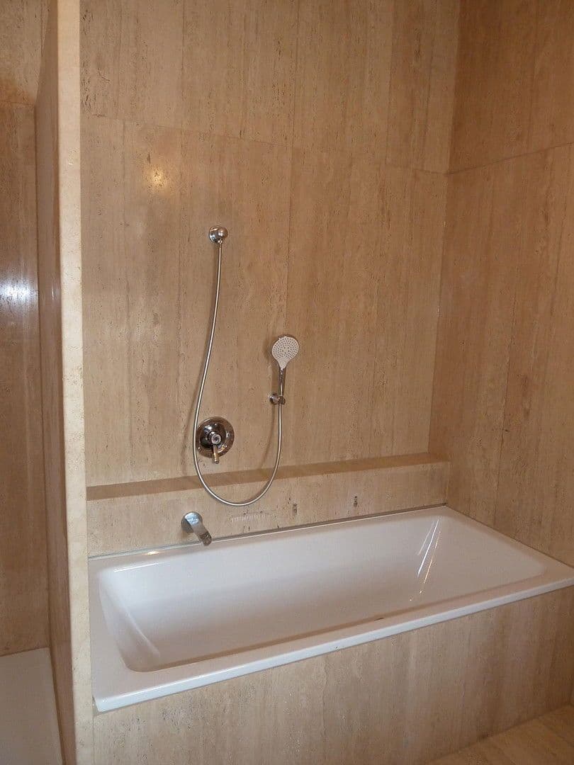 Prenájom bytu 4-izbový 151 m², Gaißacher Straße 82, 83646 Bad Tölz, Bavorsko Prenájom bytu 4-izbový 151 m², Gaißacher Straße 82, 83646 Bad Tölz, Bavorsko