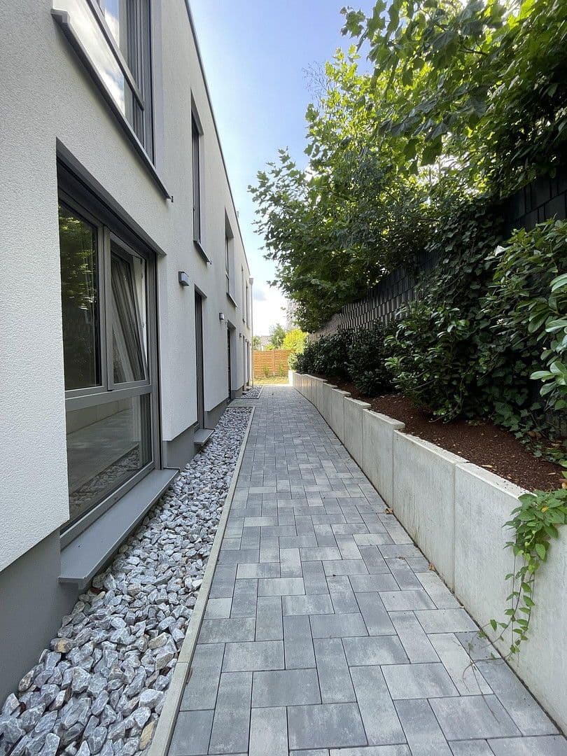 Prenájom bytu 2-izbový 75 m², Kirschblütenweg 11, Düsseldorf, Severné Porýnie - Westfálsko Prenájom bytu 2-izbový 75 m², Kirschblütenweg 11, Düsseldorf, Severné Porýnie - Westfálsko