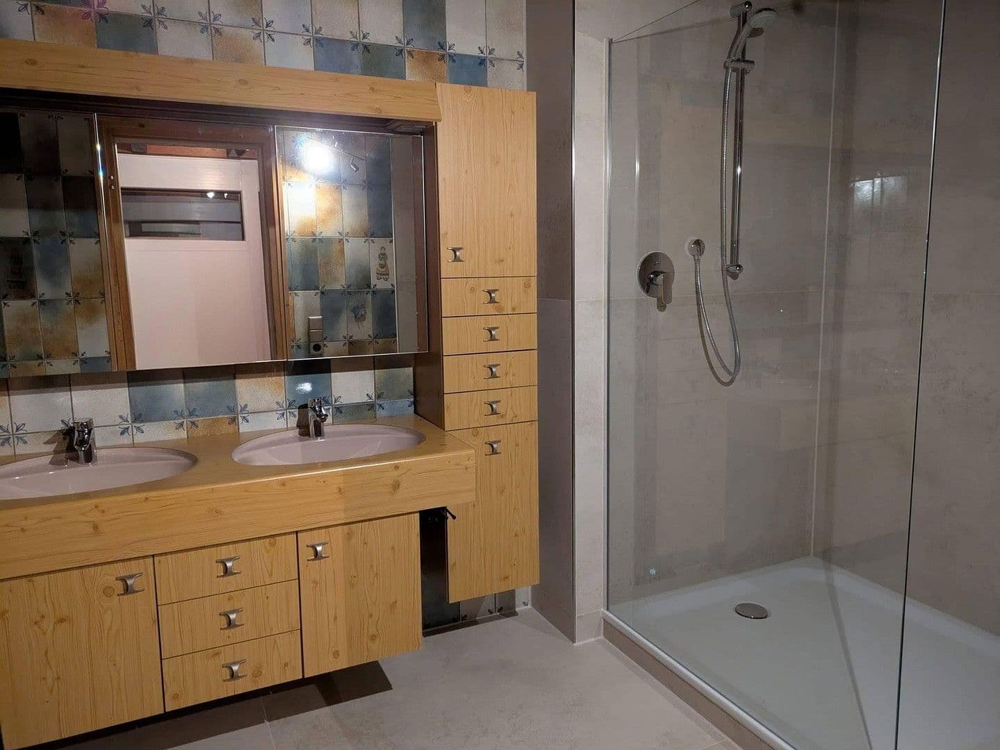 Predaj domu 255 m², pozemek 700 m², Neustadt an der Aisch, Bavorsko Predaj domu 255 m², pozemek 700 m², Neustadt an der Aisch, Bavorsko