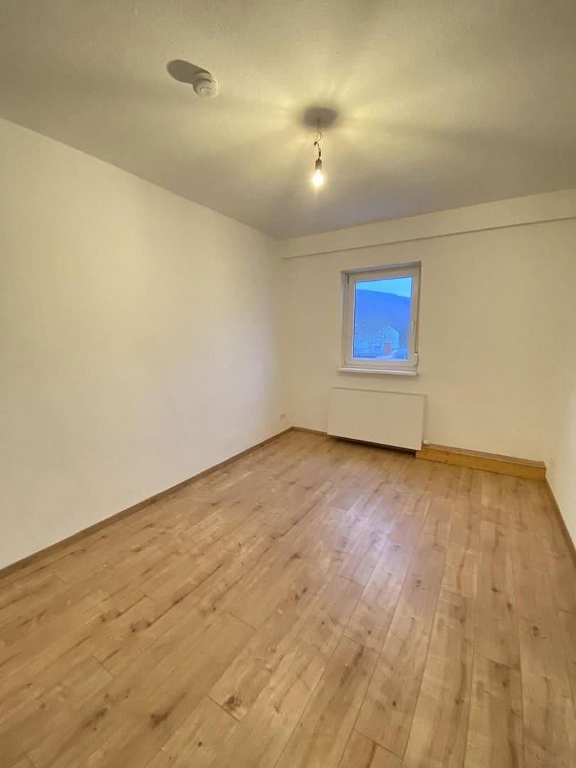Prenájom bytu 3-izbový 80 m², Schöllbronner Straße, Ettlingen, Bádensko-Wurttembersko Prenájom bytu 3-izbový 80 m², Schöllbronner Straße, Ettlingen, Bádensko-Wurttembersko