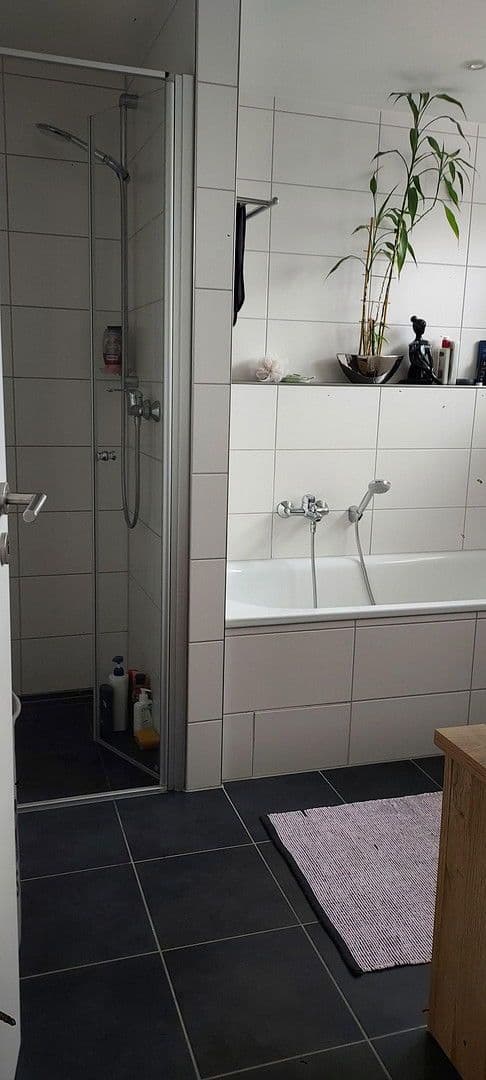 Predaj domu 125 m², pozemek 142 m², Feucht, Bavorsko Predaj domu 125 m², pozemek 142 m², Feucht, Bavorsko