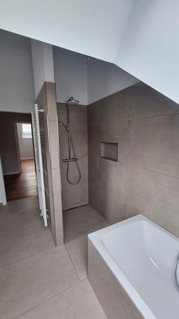 Prenájom bytu 3-izbový 86 m², Schlüchtern, Hesensko Prenájom bytu 3-izbový 86 m², Schlüchtern, Hesensko