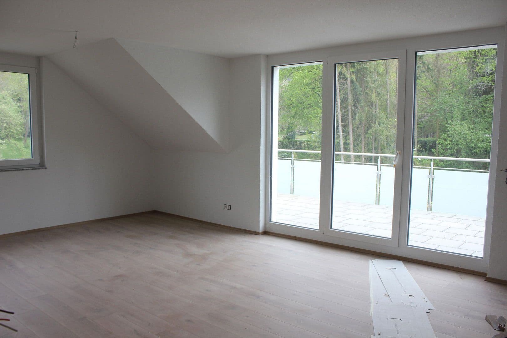 Prenájom bytu 4-izbový 108 m², Oberer Kirchweg 16, Badenweiler, Bádensko-Wurttembersko Prenájom bytu 4-izbový 108 m², Oberer Kirchweg 16, Badenweiler, Bádensko-Wurttembersko