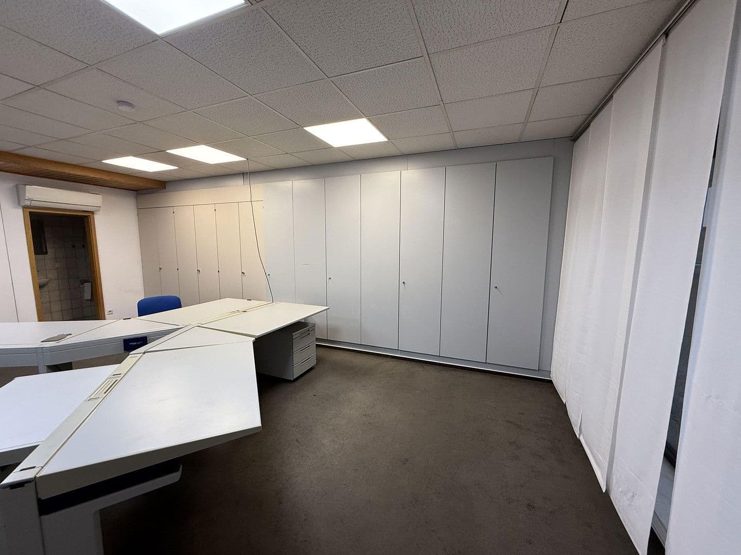 Prenájom kancelárie 90 m², Duisburg, Severné Porýnie - Westfálsko Prenájom kancelárie 90 m², Duisburg, Severné Porýnie - Westfálsko