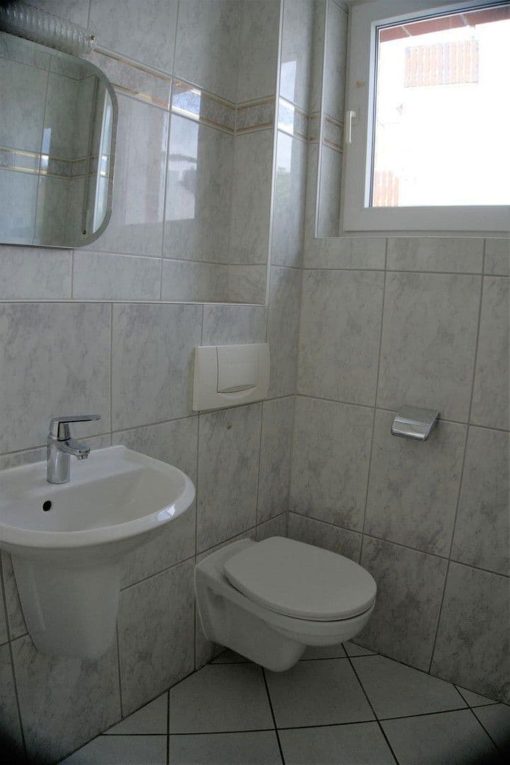 Prenájom bytu 4-izbový 125 m², Frankfurt/ Sindlingen, Hesensko Prenájom bytu 4-izbový 125 m², Frankfurt/ Sindlingen, Hesensko