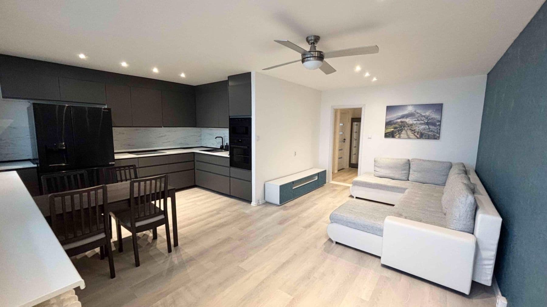 Prenájom bytu 3-izbový 70 m², Jablonecká, Praha, Praha Prenájom bytu 3-izbový 70 m², Jablonecká, Praha, Praha