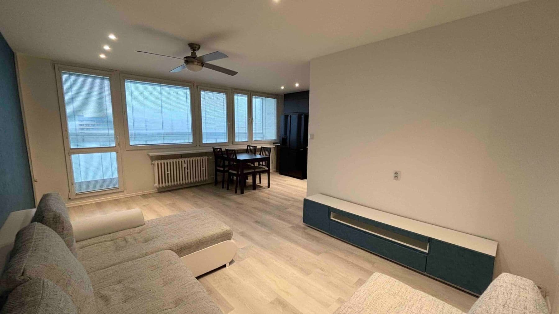 Prenájom bytu 3-izbový 70 m², Jablonecká, Praha, Praha Prenájom bytu 3-izbový 70 m², Jablonecká, Praha, Praha