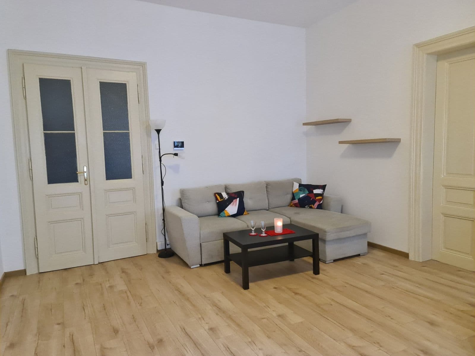 Prenájom bytu 4-izbový 85 m², Varšavská, Praha, Praha Prenájom bytu 4-izbový 85 m², Varšavská, Praha, Praha