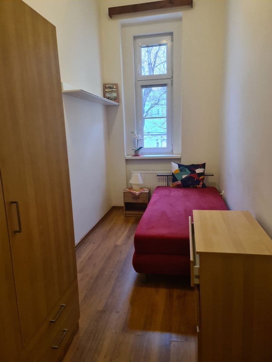 Prenájom bytu 4-izbový 85 m², Varšavská, Praha, Praha Prenájom bytu 4-izbový 85 m², Varšavská, Praha, Praha