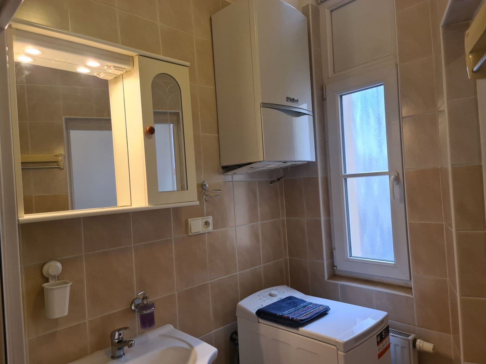 Prenájom bytu 4-izbový 85 m², Varšavská, Praha, Praha Prenájom bytu 4-izbový 85 m², Varšavská, Praha, Praha