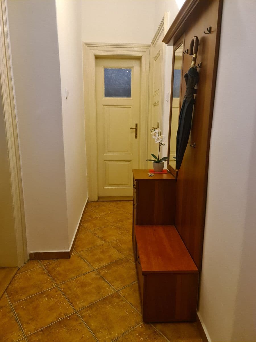 Prenájom bytu 4-izbový 85 m², Varšavská, Praha, Praha Prenájom bytu 4-izbový 85 m², Varšavská, Praha, Praha