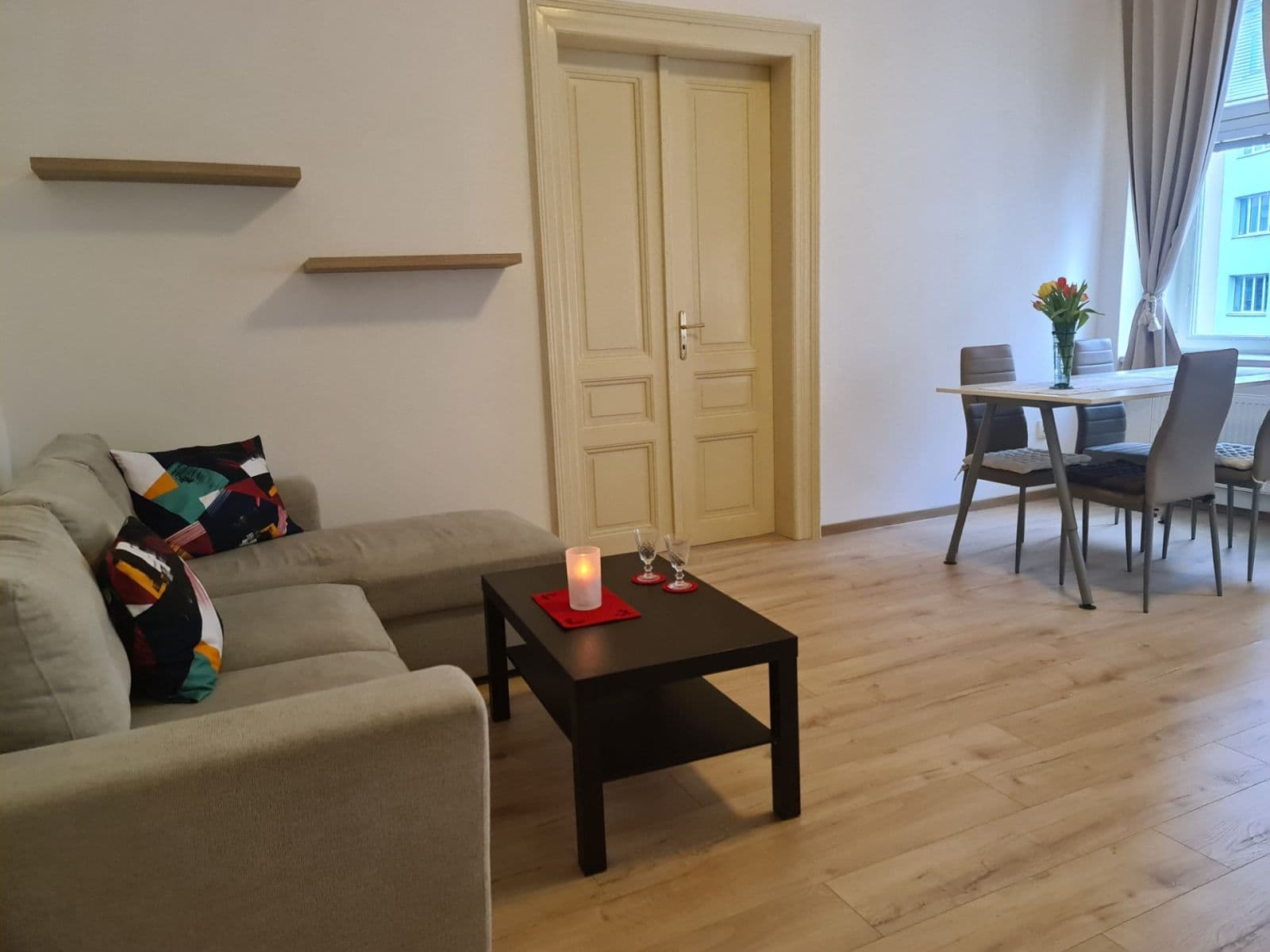 Prenájom bytu 4-izbový 85 m², Varšavská, Praha, Praha Prenájom bytu 4-izbový 85 m², Varšavská, Praha, Praha