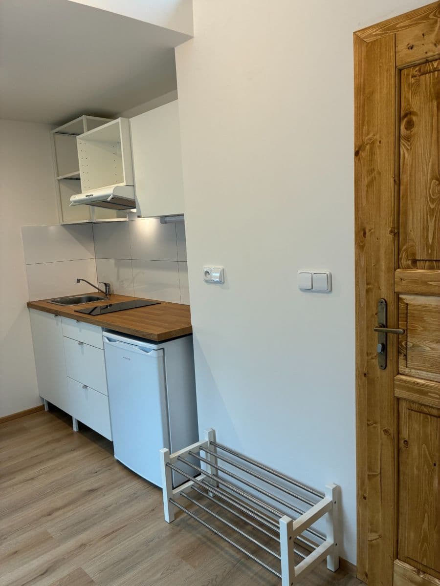 Prenájom bytu 1-izbový 32 m², Za Mlýnem, Hostivice, Středočeský kraj Prenájom bytu 1-izbový 32 m², Za Mlýnem, Hostivice, Středočeský kraj