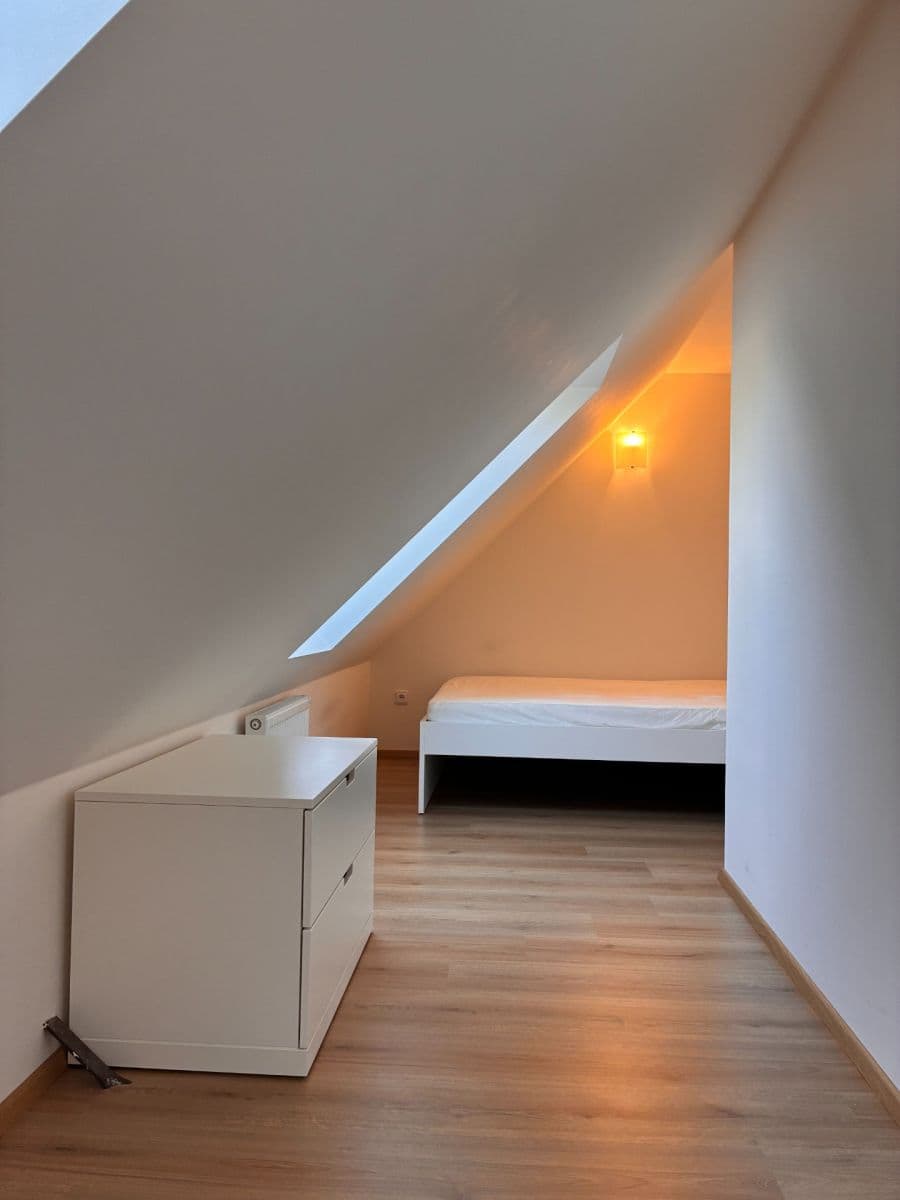 Prenájom bytu 1-izbový 32 m², Za Mlýnem, Hostivice, Středočeský kraj Prenájom bytu 1-izbový 32 m², Za Mlýnem, Hostivice, Středočeský kraj