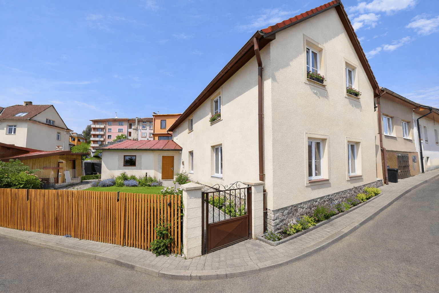 Predaj domu 166 m², pozemek 226 m², Lovčen, Ledeč nad Sázavou, Kraj Vysočina Predaj domu 166 m², pozemek 226 m², Lovčen, Ledeč nad Sázavou, Kraj Vysočina