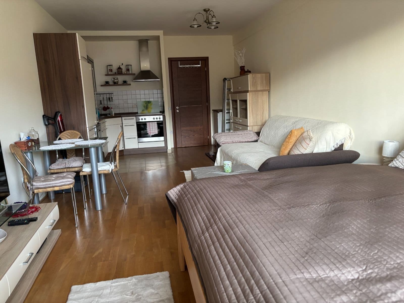 Prenájom bytu 1-izbový 39 m², Jateční, Karlovy Vary, Karlovarský kraj Prenájom bytu 1-izbový 39 m², Jateční, Karlovy Vary, Karlovarský kraj