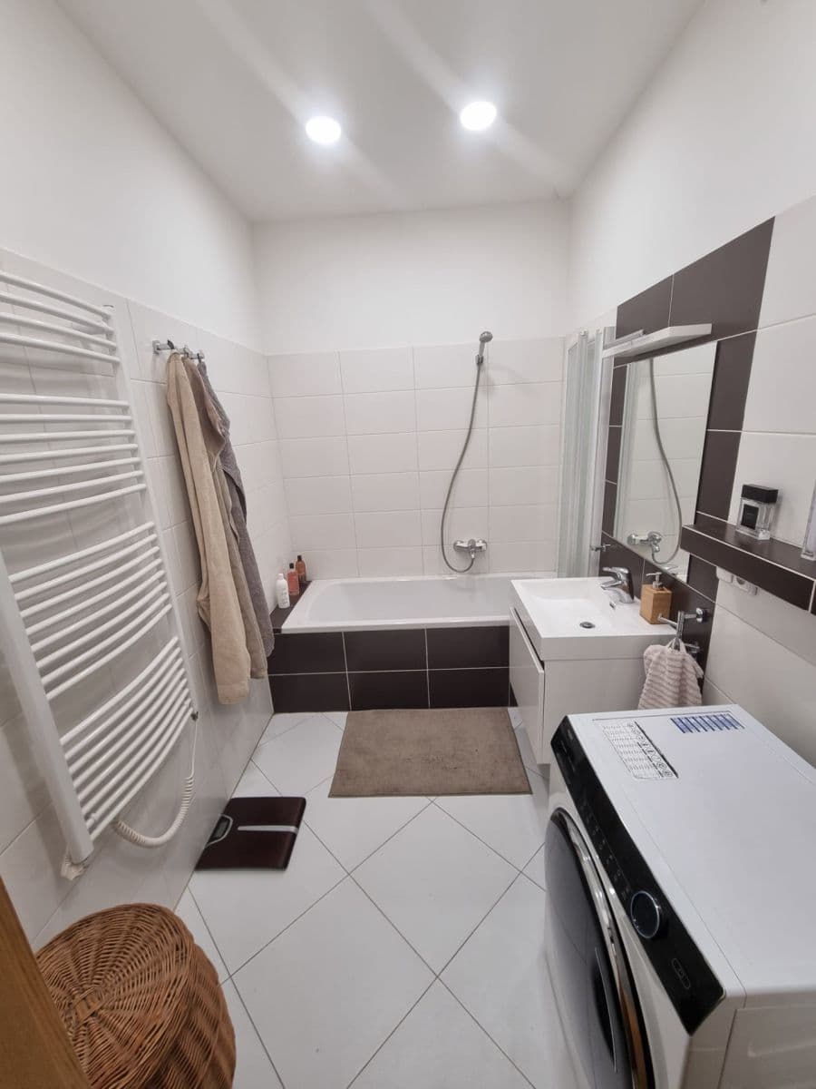 Predaj bytu 2-izbový 73 m², Basilejské náměstí, Praha, Praha Predaj bytu 2-izbový 73 m², Basilejské náměstí, Praha, Praha