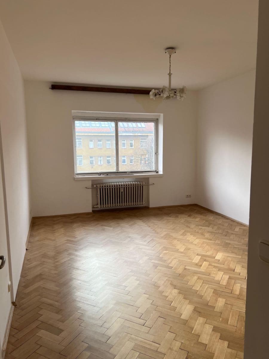 Prenájom bytu 3-izbový 108 m², Nikoly Tesly, Praha, Praha Prenájom bytu 3-izbový 108 m², Nikoly Tesly, Praha, Praha