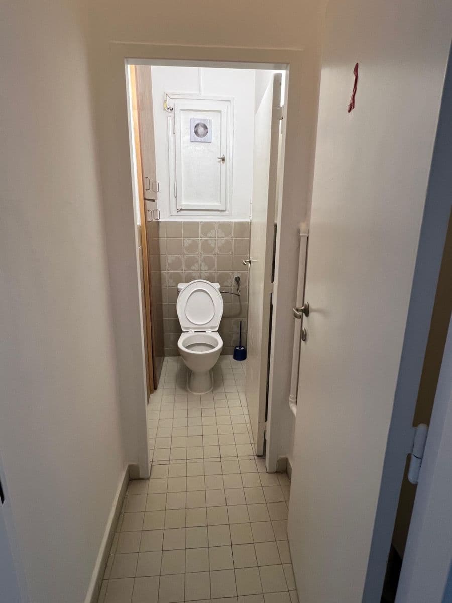 Prenájom bytu 3-izbový 108 m², Nikoly Tesly, Praha, Praha Prenájom bytu 3-izbový 108 m², Nikoly Tesly, Praha, Praha