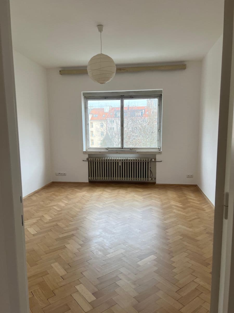 Prenájom bytu 3-izbový 108 m², Nikoly Tesly, Praha, Praha Prenájom bytu 3-izbový 108 m², Nikoly Tesly, Praha, Praha