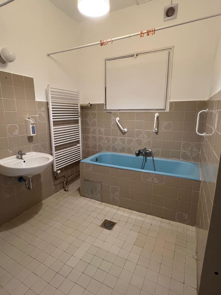 Prenájom bytu 3-izbový 108 m², Nikoly Tesly, Praha, Praha Prenájom bytu 3-izbový 108 m², Nikoly Tesly, Praha, Praha