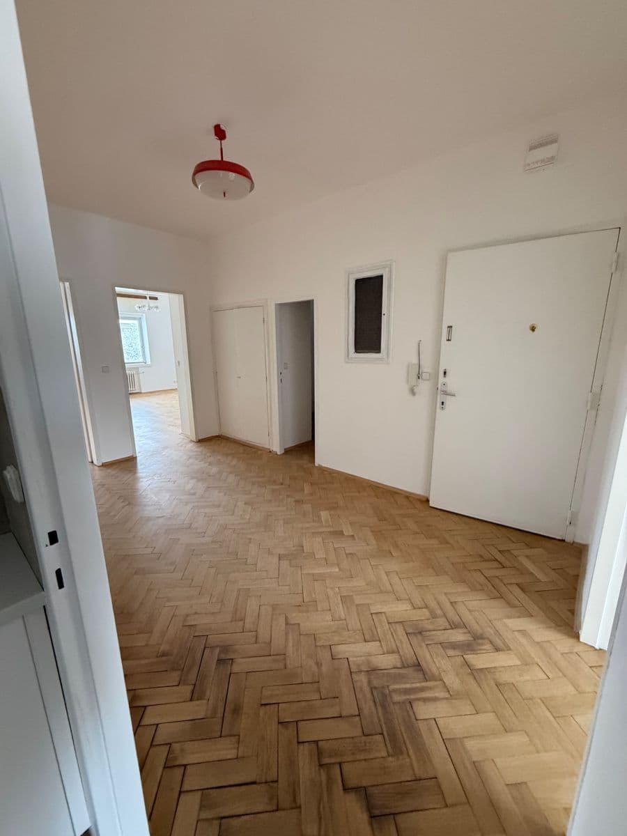 Prenájom bytu 3-izbový 108 m², Nikoly Tesly, Praha, Praha Prenájom bytu 3-izbový 108 m², Nikoly Tesly, Praha, Praha